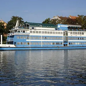 Vodnik Úszó hotel Prága
